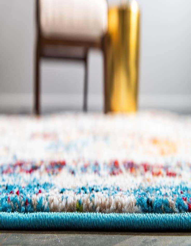 Detail image of 2' 7 x 10' Venice Runner Rug