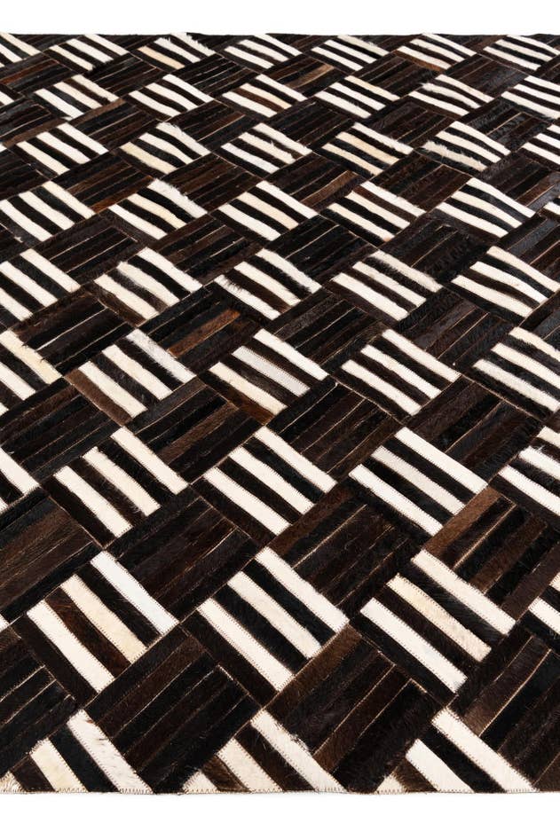 Detail image of 6' x 6' 7 Cowhide Stocks Square Rug