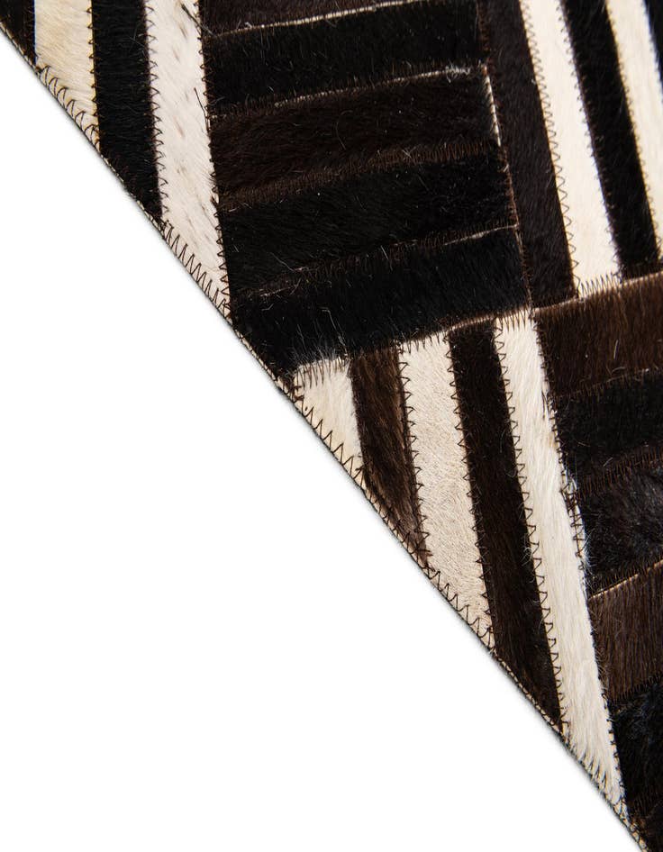 Detail image of 6' x 6' 7 Cowhide Stocks Square Rug