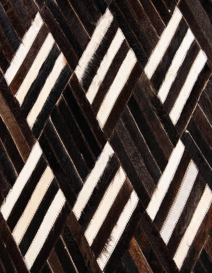 Detail image of 6' x 6' 7 Cowhide Stocks Square Rug