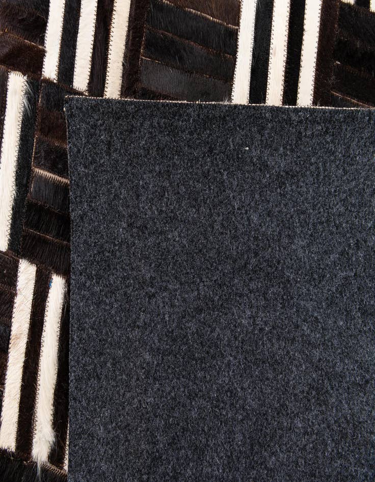 Detail image of 6' x 6' 7 Cowhide Stocks Square Rug