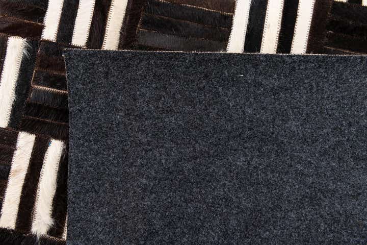 6' x 6' 7 Cowhide Stocks Square Rug
