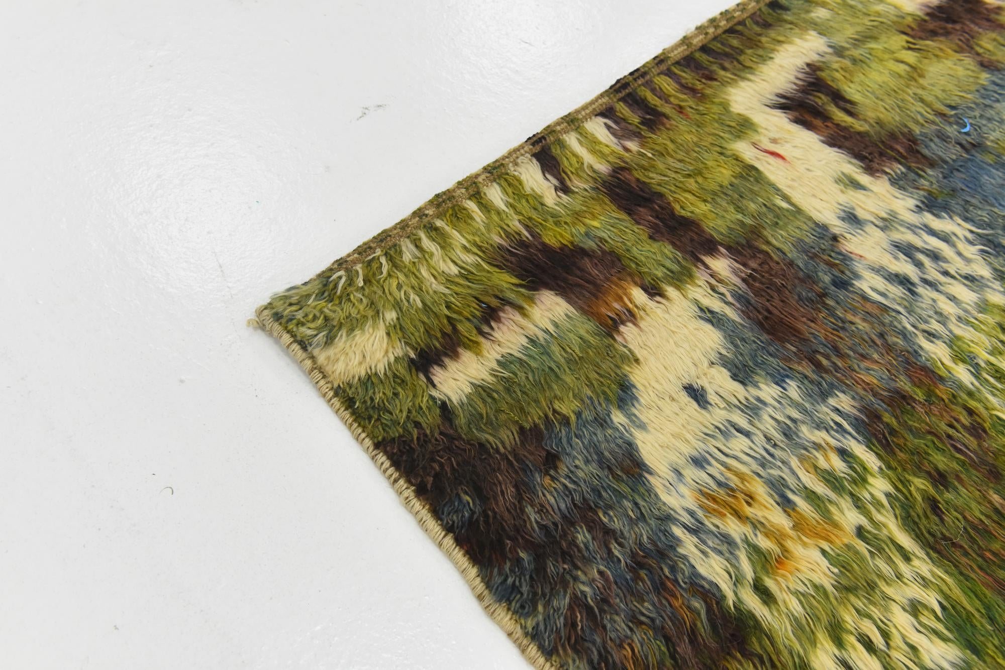 5' 10 x 7' 5 Hand Knotted Darya Wool Square Rug