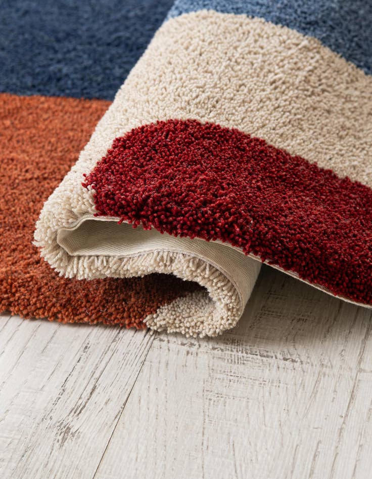 Detail image of 3' 3 x 3' 3 Handtufted Wool Square Rug