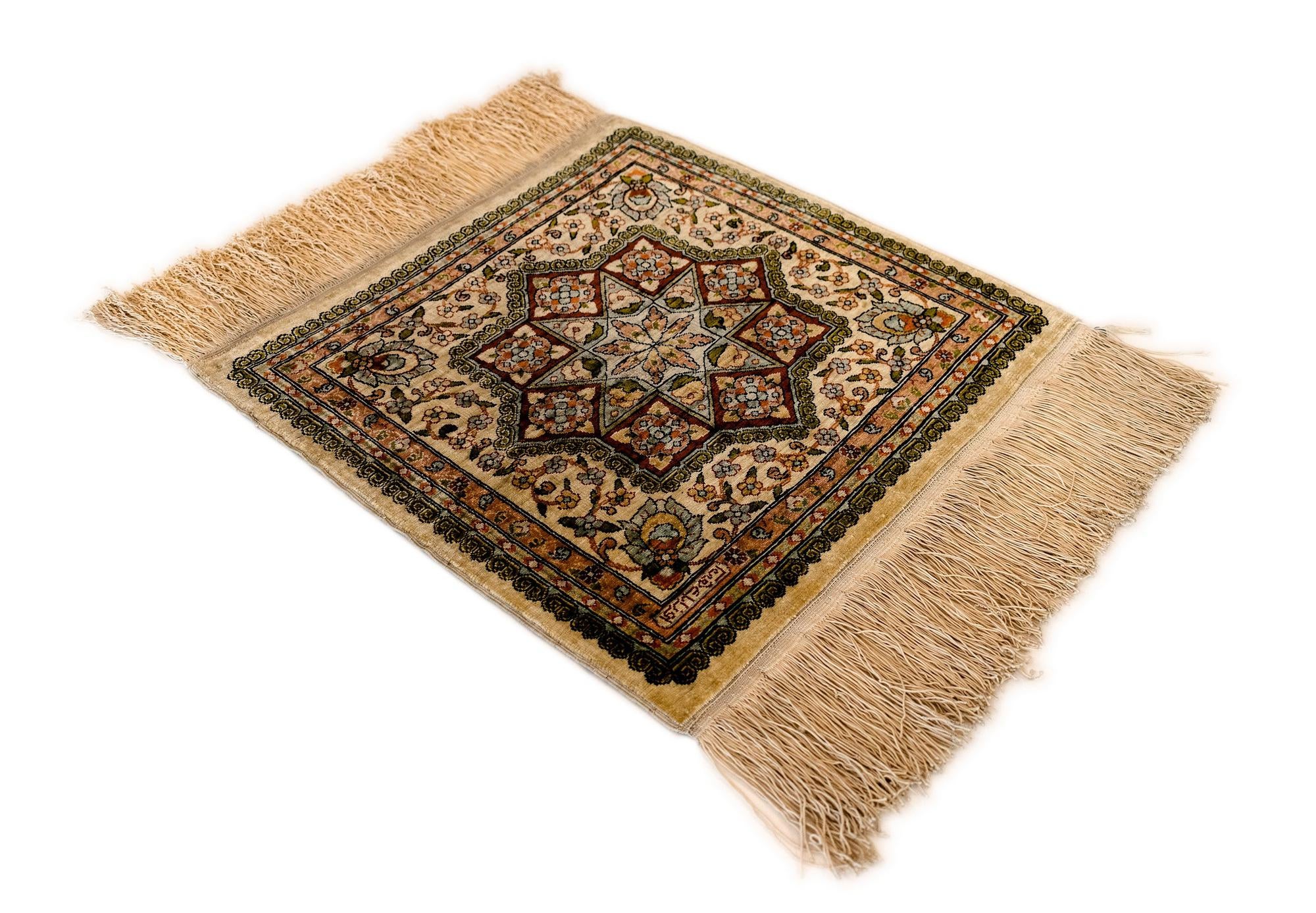 1' 5 x 1' 6 Hereke Silk Square Rug
