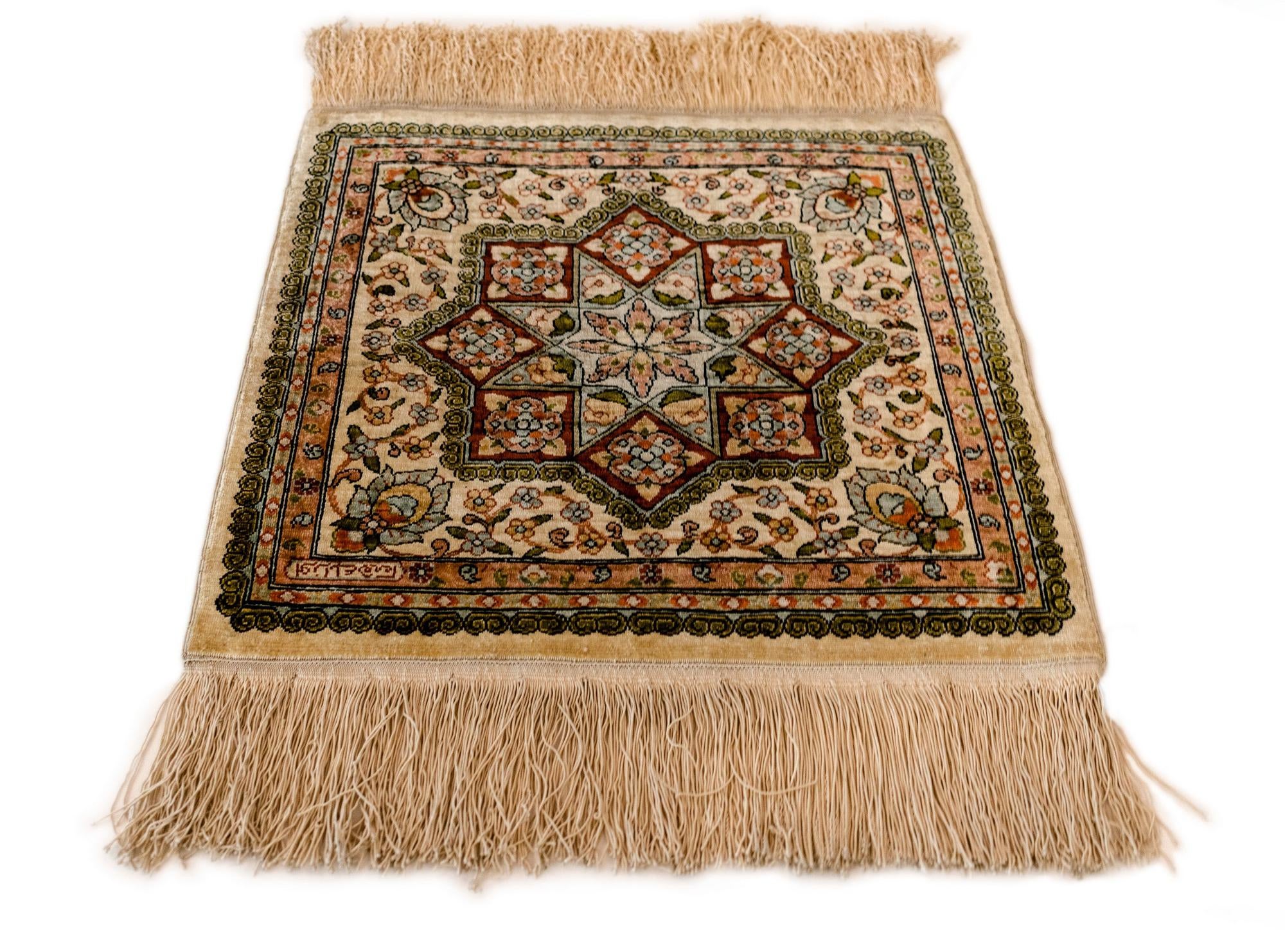 1' 5 x 1' 6 Hereke Silk Square Rug