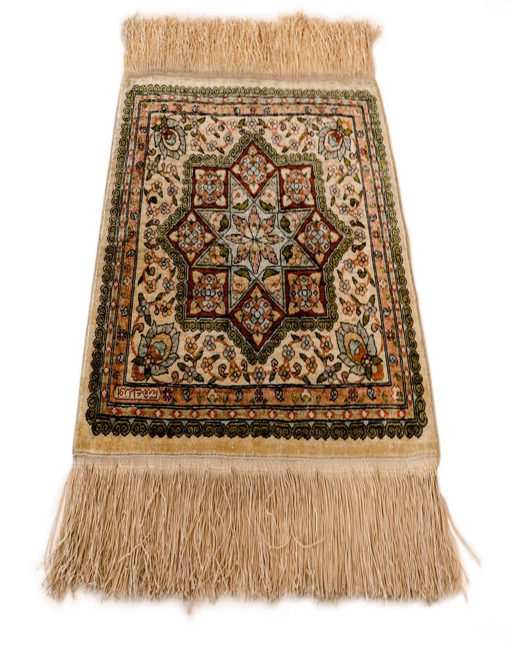 Detail image of 1' 5 x 1' 6 Hereke Silk Square Rug