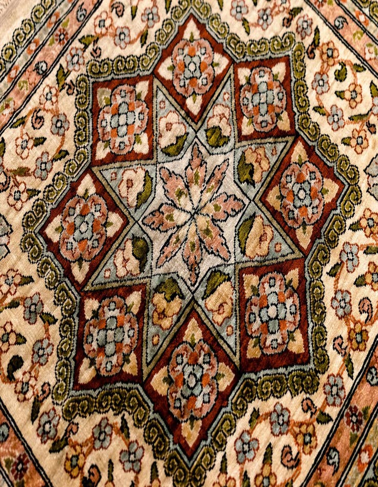 Detail image of 1' 5 x 1' 6 Hereke Silk Square Rug