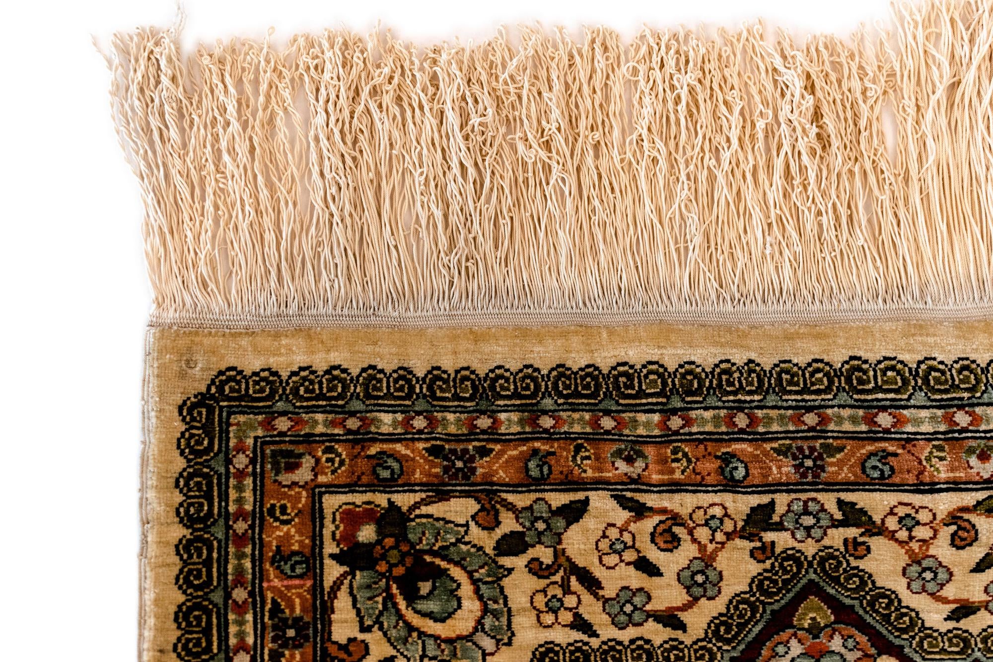 1' 5 x 1' 6 Hereke Silk Square Rug