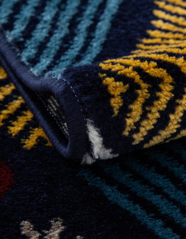 Detail image of 7' 10 x 7' 10 Laguna Square Rug