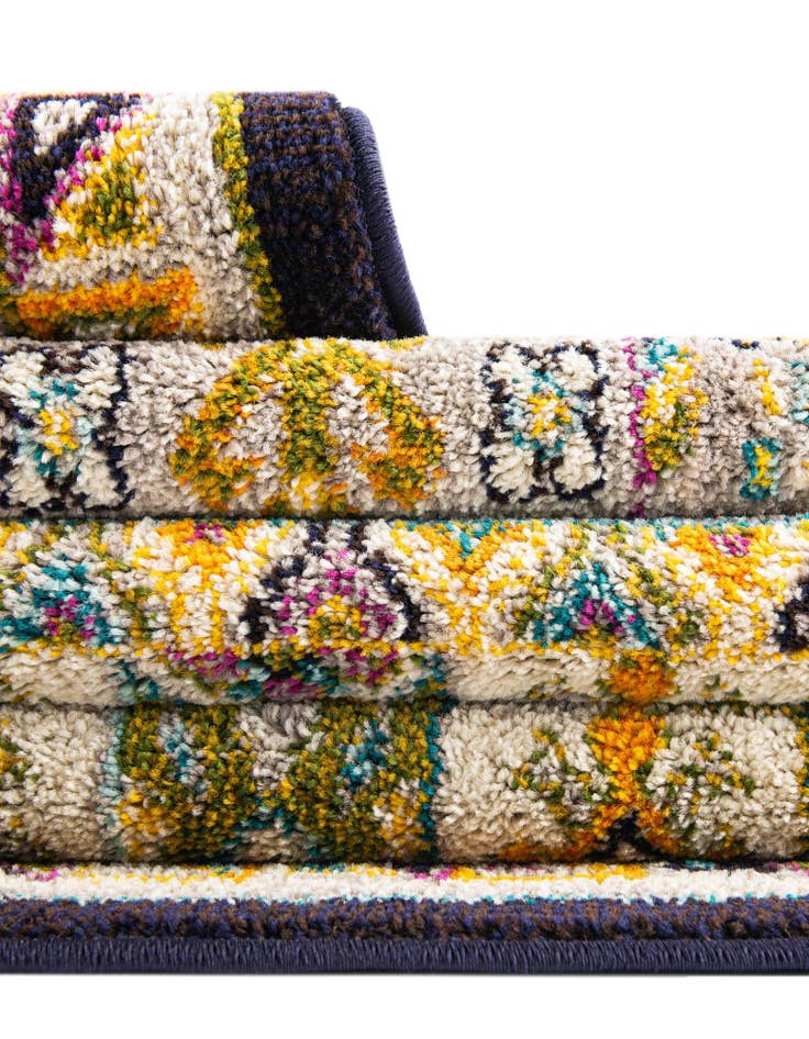 Detail image of 7' 10 x 7' 10 Madeline Square Rug