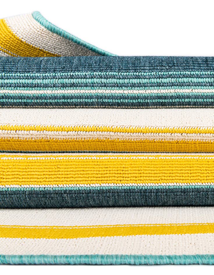 Detail image of 7' 10 x 7' 10 Easy-Clean Border Indoor / Outdoor Square Rug