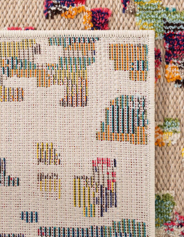 Detail image of 7' 10 x 7' 10 Easy-Clean Casablanca Indoor / Outdoor Square Rug