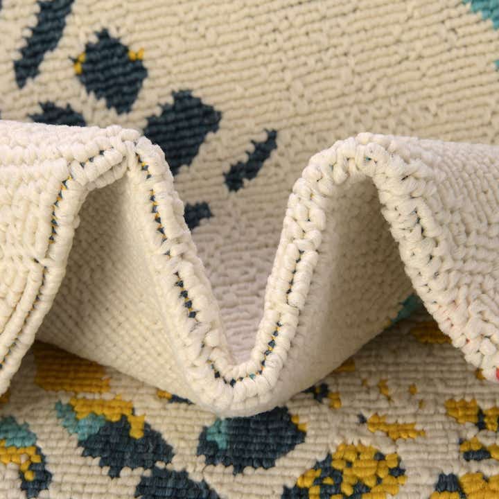 7' 10 x 7' 10 Easy-Clean Coastal Indoor / Outdoor Square Rug