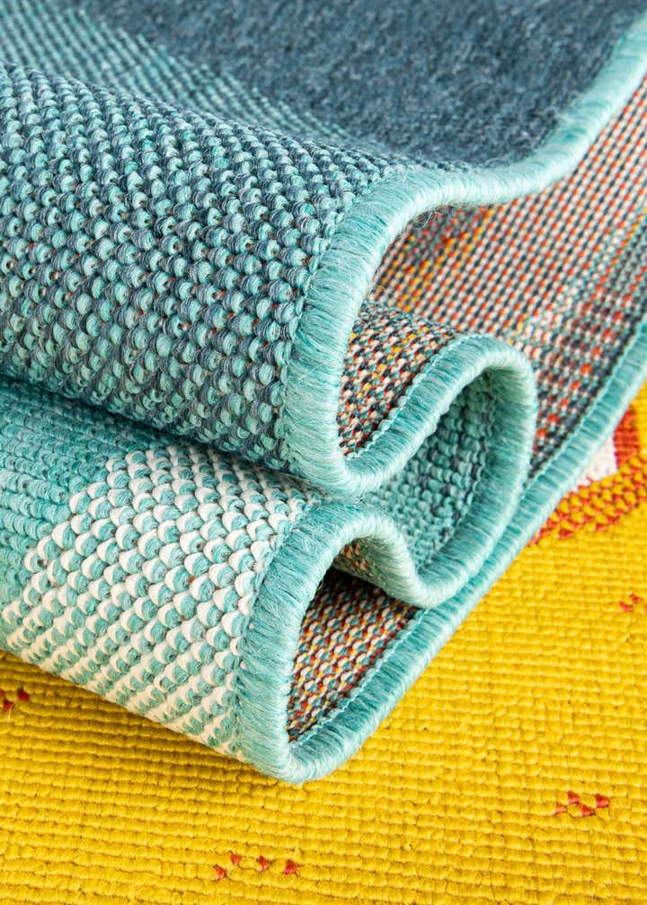 7' 10 x 7' 10 Easy-Clean Coastal Indoor / Outdoor Square Rug