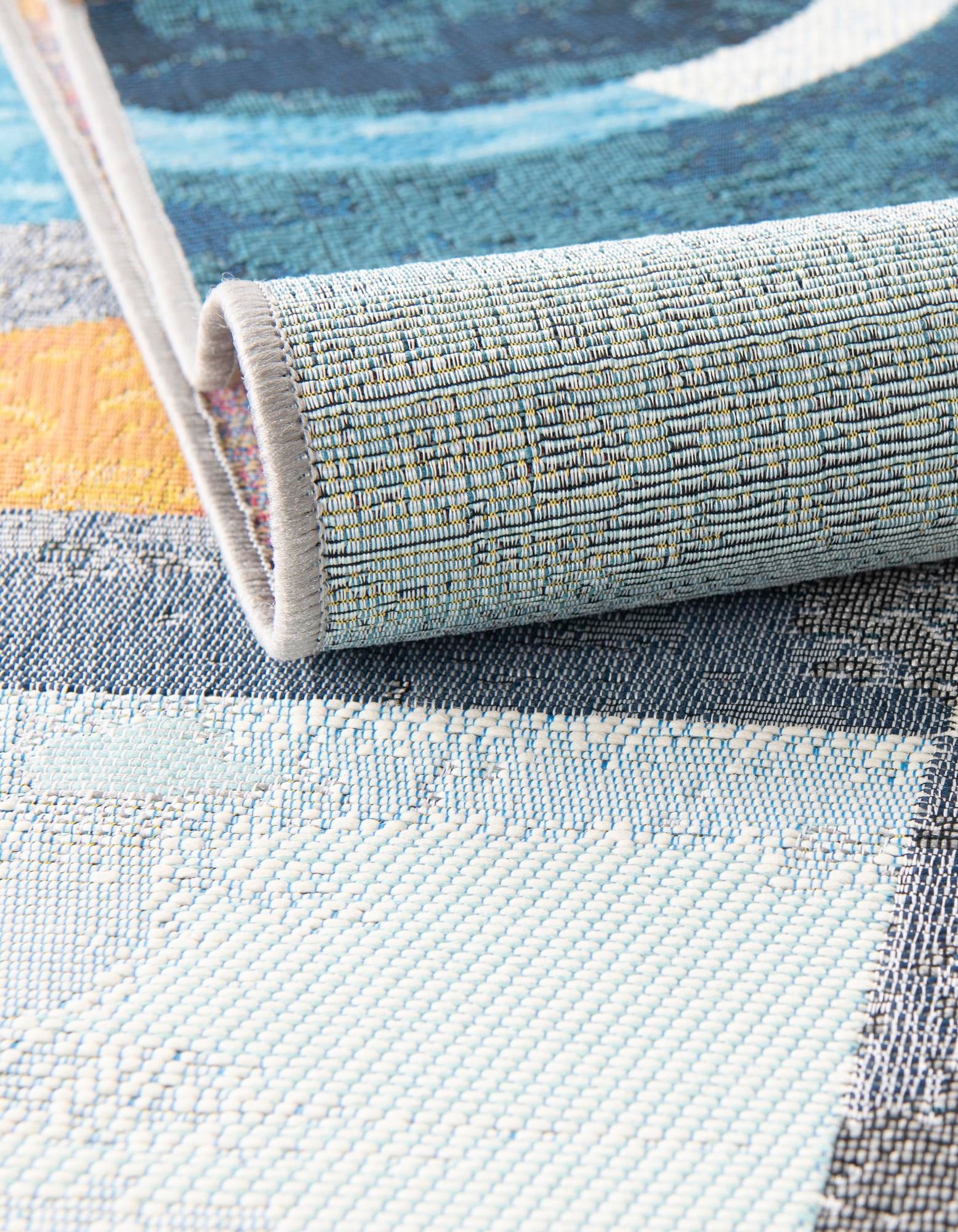 7' 10 x 7' 10 Easy-Clean Modern Indoor / Outdoor Square Rug