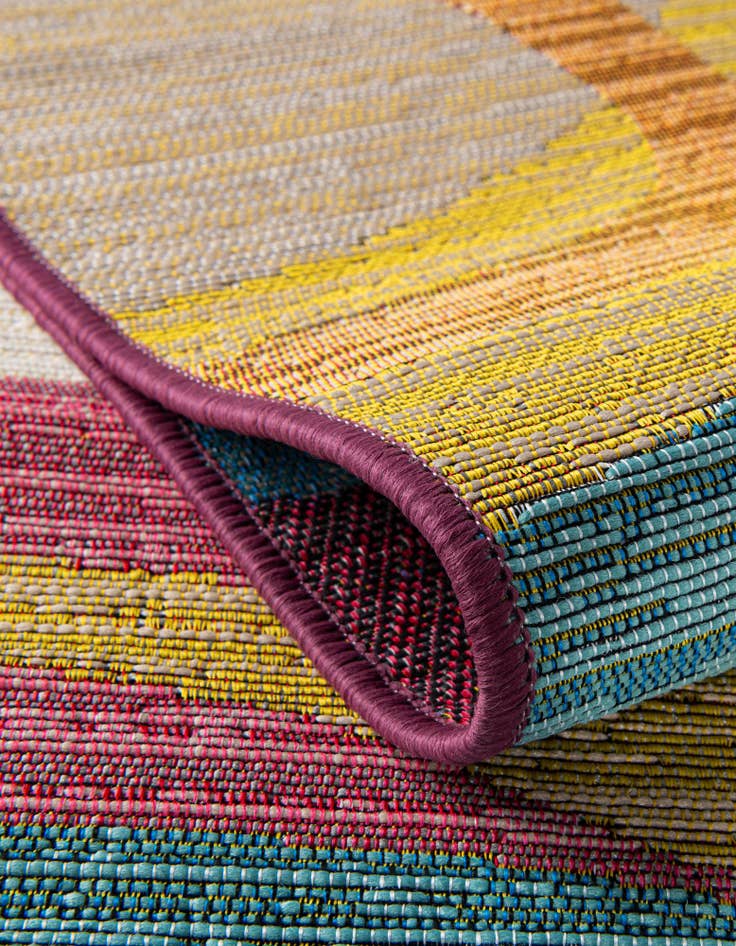 Detail image of 7' 10 x 7' 10 Easy-Clean Modern Indoor / Outdoor Square Rug