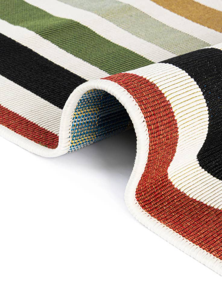 Detail image of 7' 10 x 7' 10 Easy-Clean Modern Indoor / Outdoor Square Rug