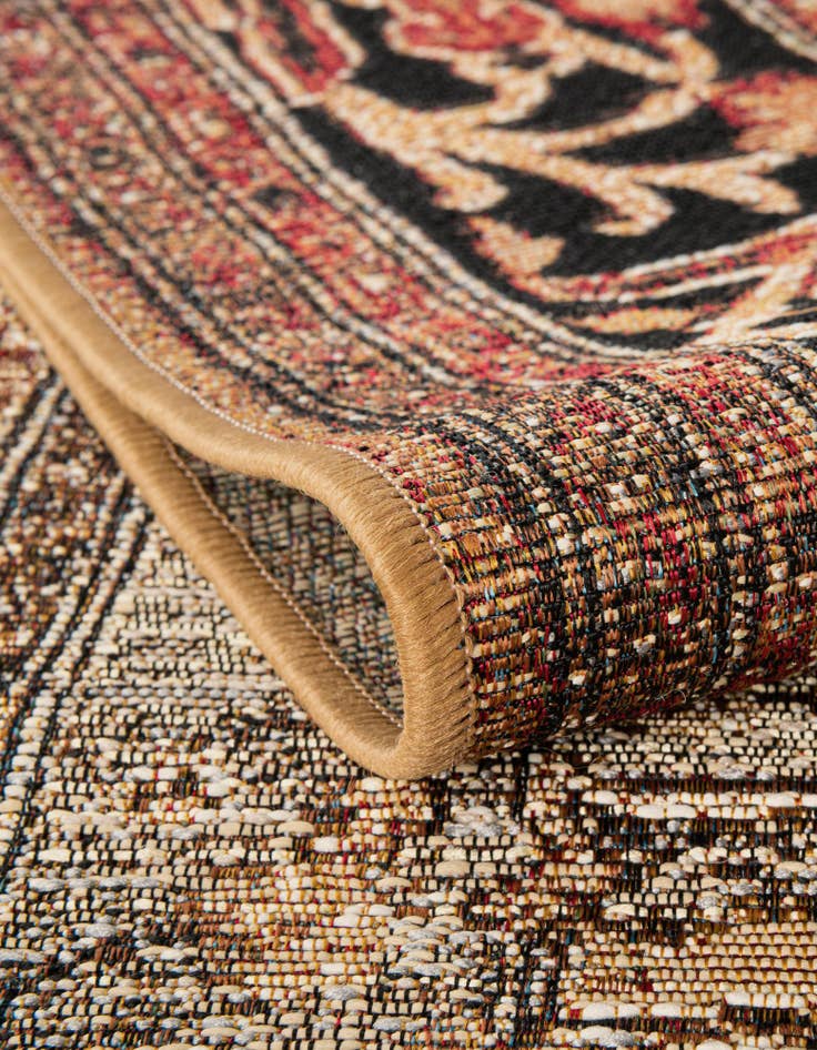 Detail image of 7' 10 x 7' 10  Washable Traditional Indoor / Outdoor Square Rug