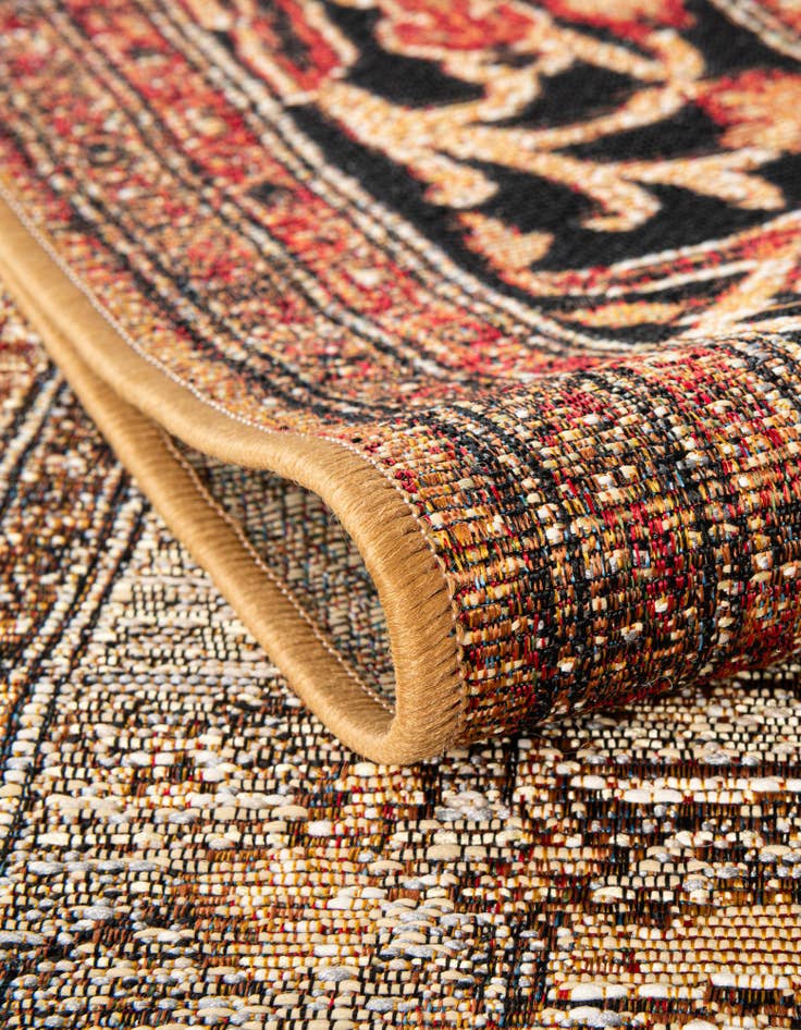 Detail image of 7' 10 x 7' 10  Washable Traditional Indoor / Outdoor Square Rug
