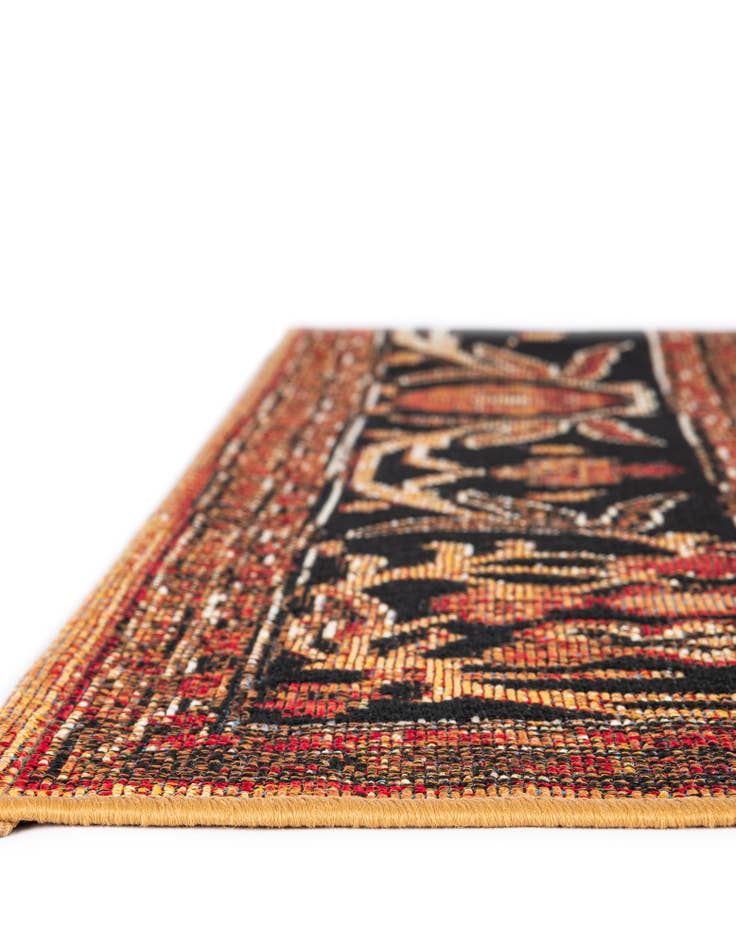Detail image of 7' 10 x 7' 10  Washable Traditional Indoor / Outdoor Square Rug