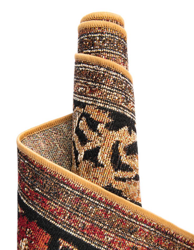 Detail image of 7' 10 x 7' 10  Washable Traditional Indoor / Outdoor Square Rug