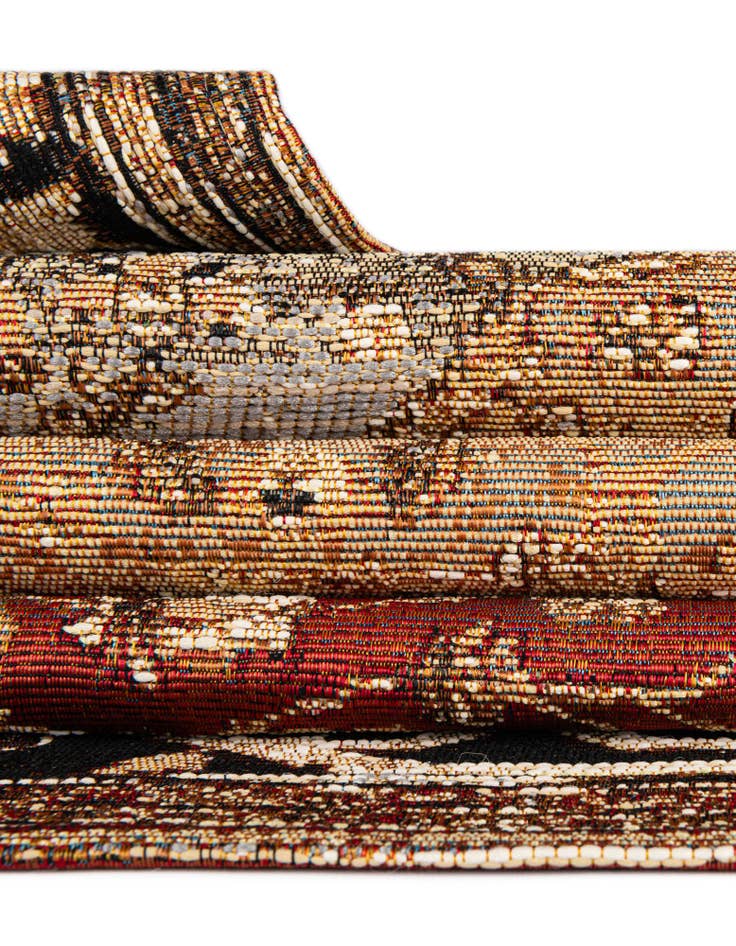 Detail image of 7' 10 x 7' 10  Washable Traditional Indoor / Outdoor Square Rug