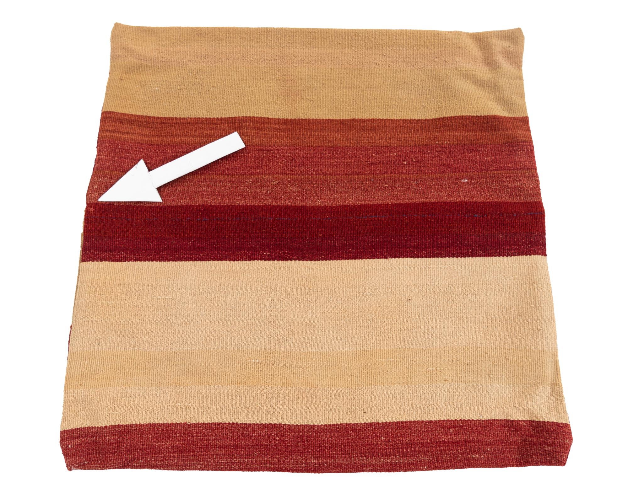 2' 5 x 2' 5 Hand Woven Pillow Wool Square Rug