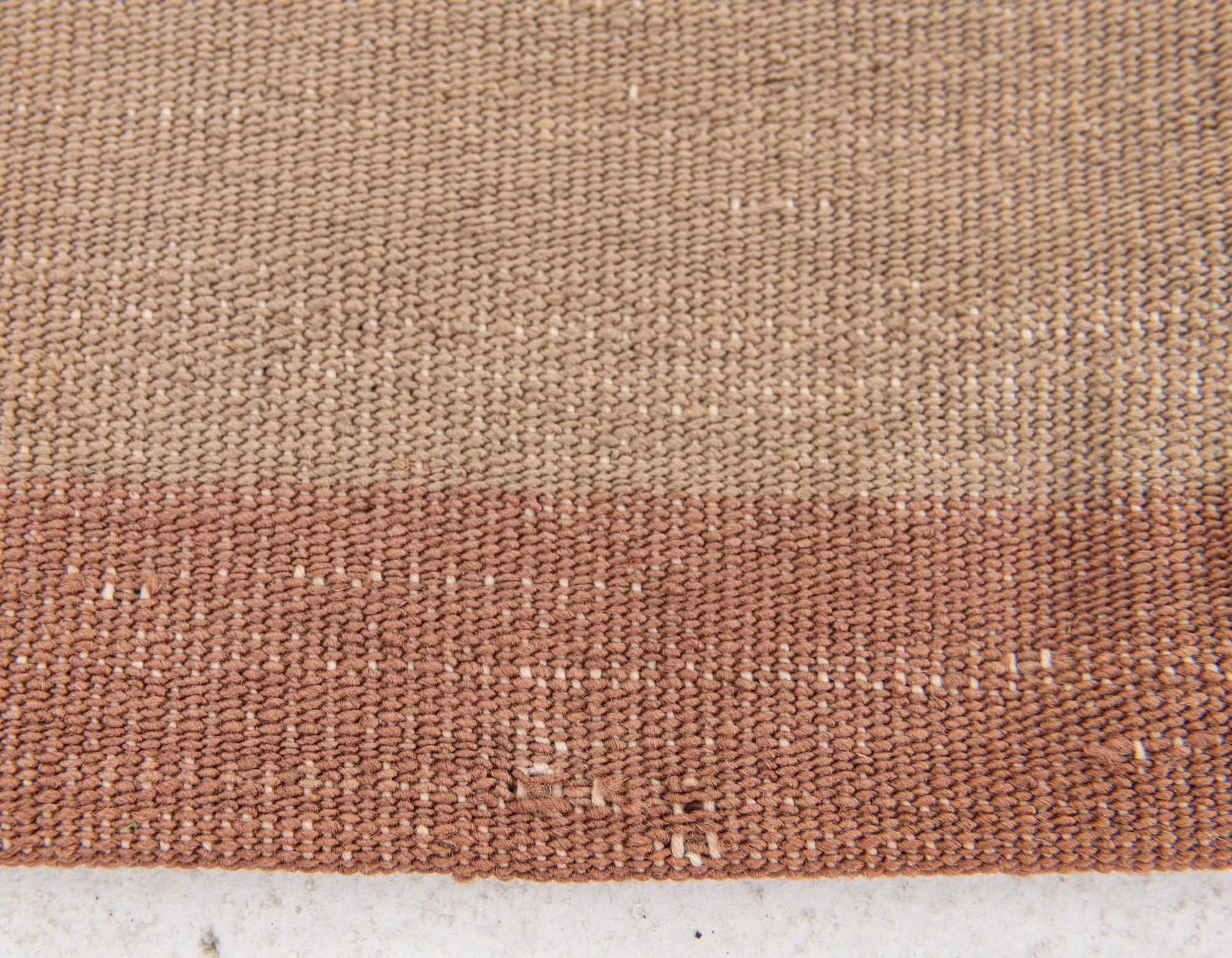 1' 6 x 1' 7 Hand Woven Pillow Wool Square Rug