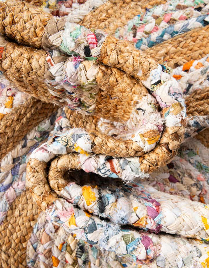 7' 10 x 7' 10 Hand Braided Chindi Jute Round Rug