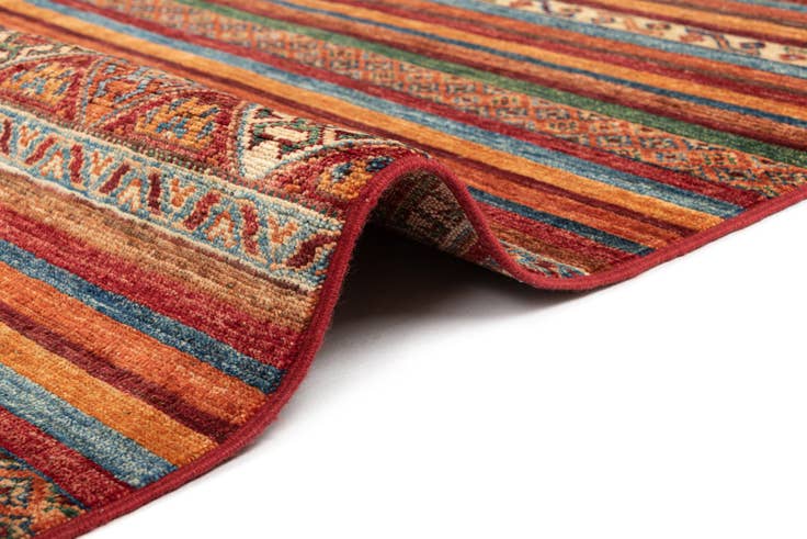 Detail image of 6' 8 x 9' 6 Ariana Rug