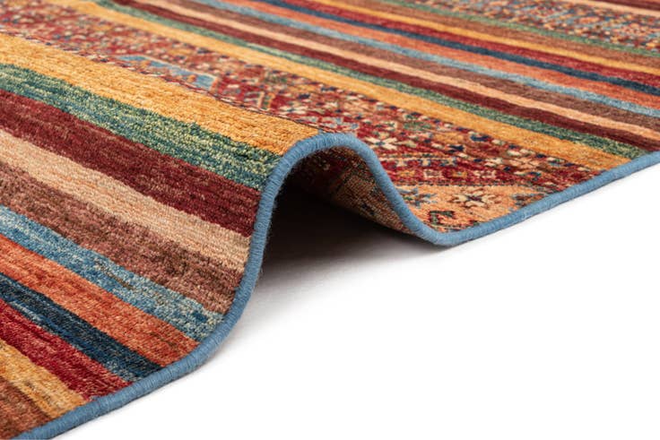Detail image of 6' 8 x 9' 11 Ariana Rug