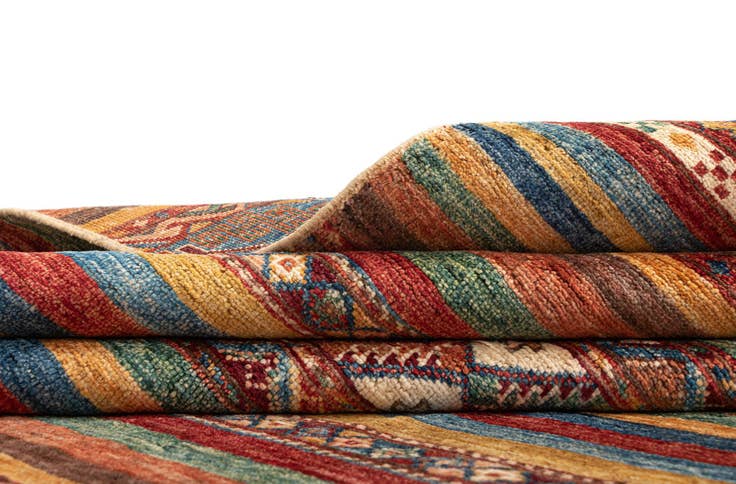 Detail image of 6' 11 x 9' 8 Ariana Rug