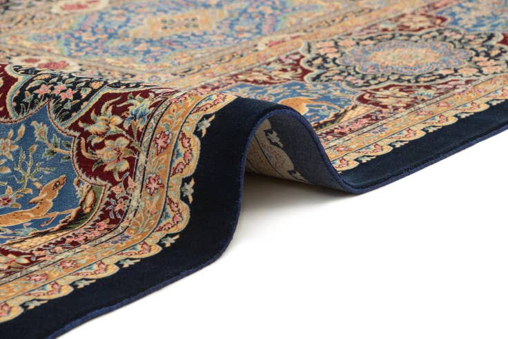 Detail image of 6' 6 x 9' 7 Ghom Design Rug