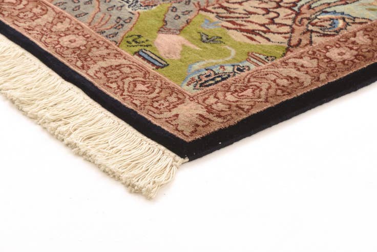 Detail image of 2' 7 x 3' 2 Lahour Rug