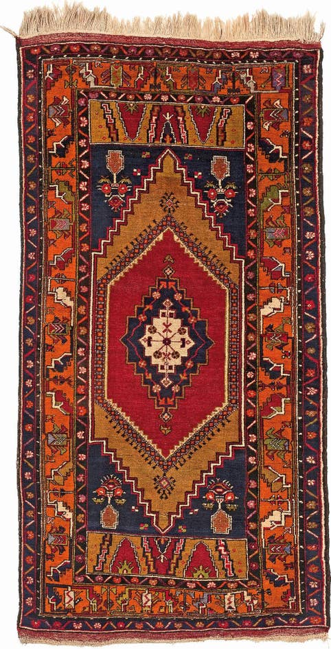 Detail image of 4' 2 x 8' Yuruk Rug