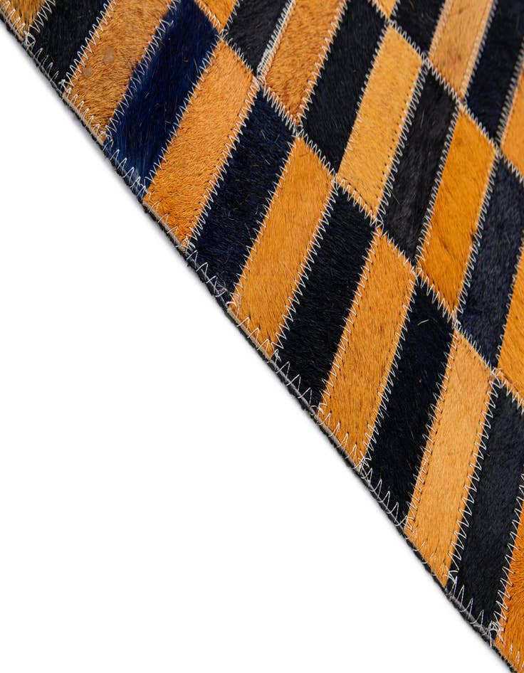 Detail image of 5' 1 x 7' 11 Cowhide - Patchwork Rug