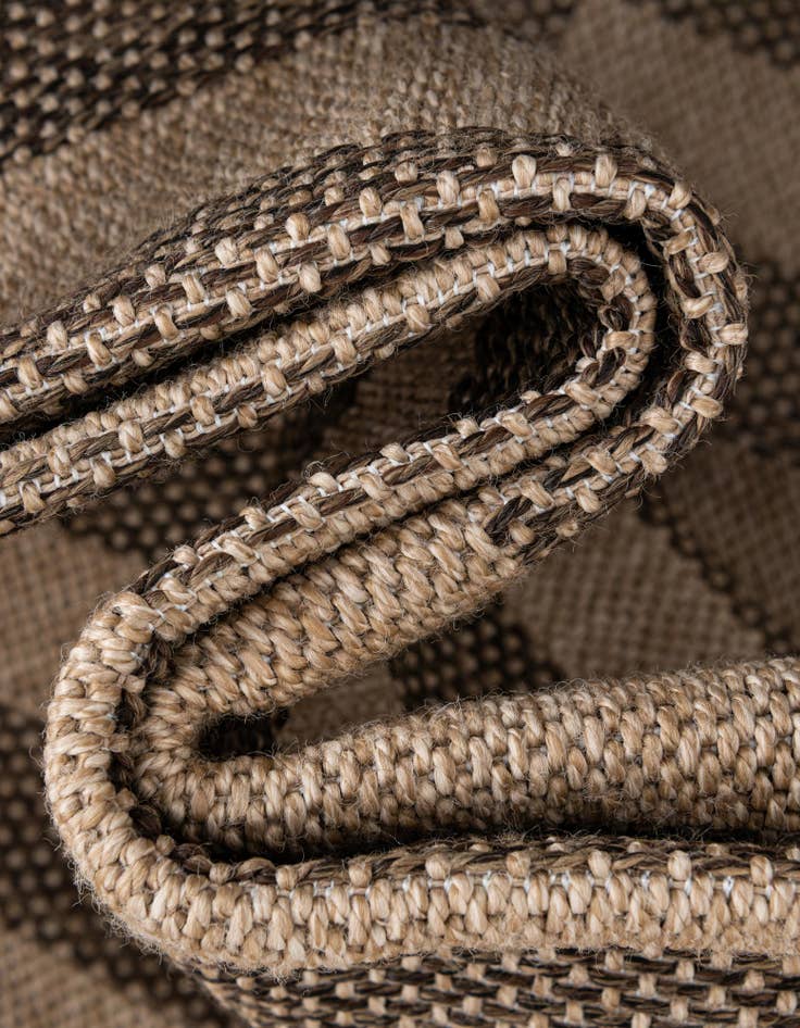 Detail image of 2' 9 x 8' Dunes Runner Rug