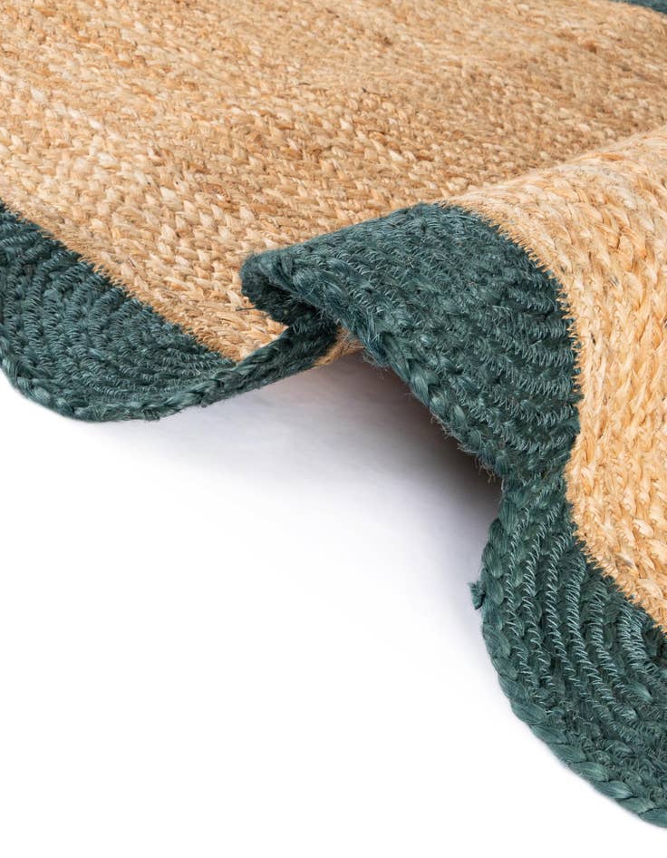 Detail image of 3' 1 x 5' 1  Hand Scallop Braided Jute Rug