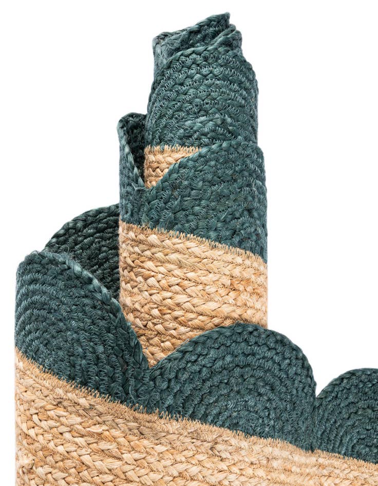 Detail image of 8' x 8'  Hand Scallop Braided Jute Round Rug