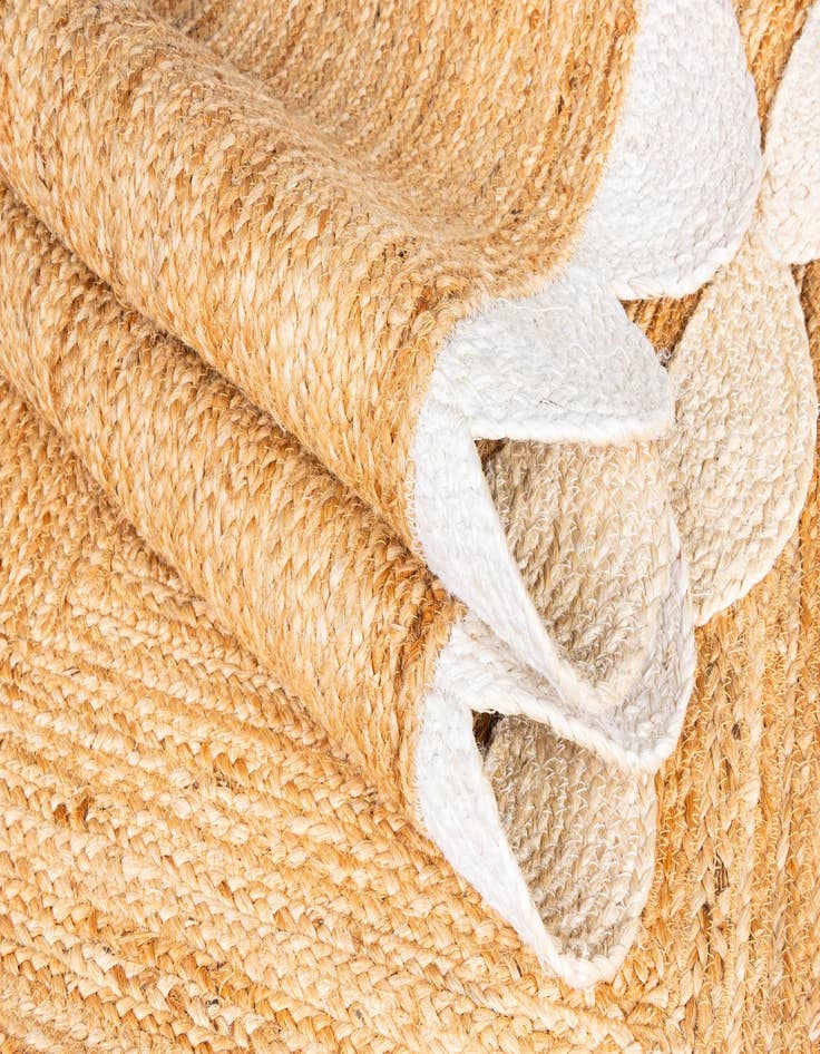 Detail image of 6' 1 x 6' 1  Hand Scallop Braided Jute Round Rug