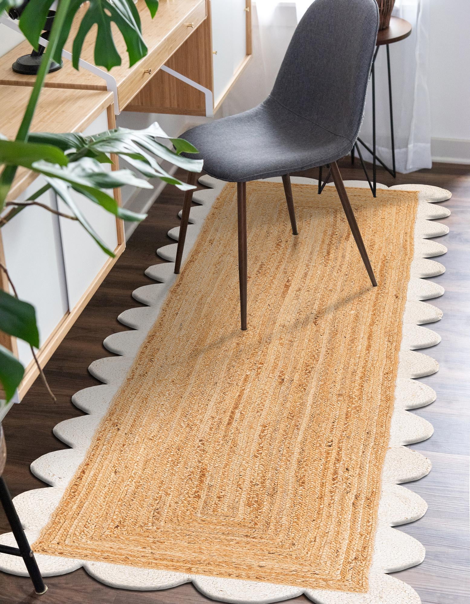 2' x 6' 1  Hand Scallop Braided Jute Runner Rug