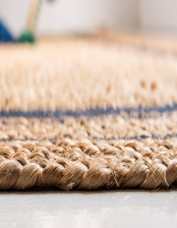 Detail image of 8' x 8'  Hand Braided Jute Round Rug