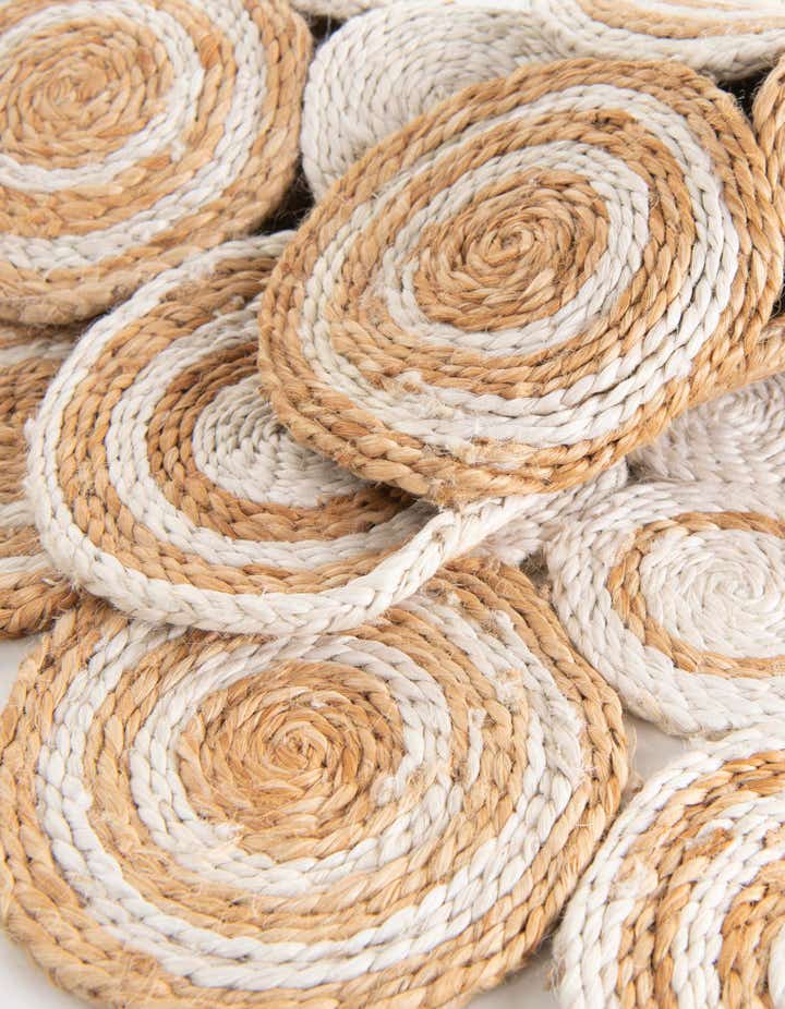 7' 10 x 7' 10 Handmade Braided Jute Round Rug
