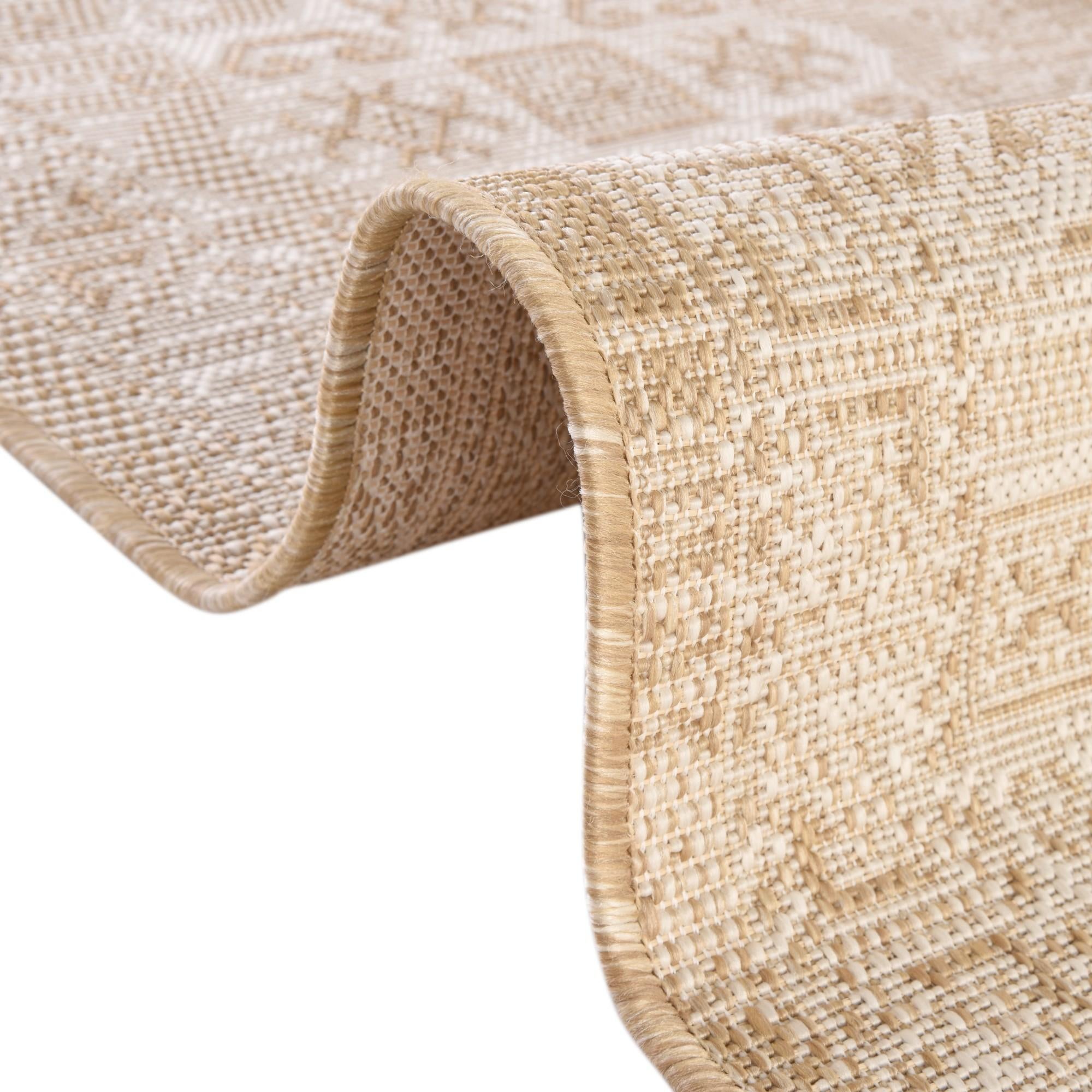 7' 10 x 7' 10 Easy-Clean Aztec Indoor / Outdoor Octagon Rug