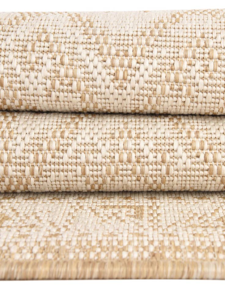 Detail image of 7' 10 x 10' Easy-Clean Aztec Indoor / Outdoor Oval Rug