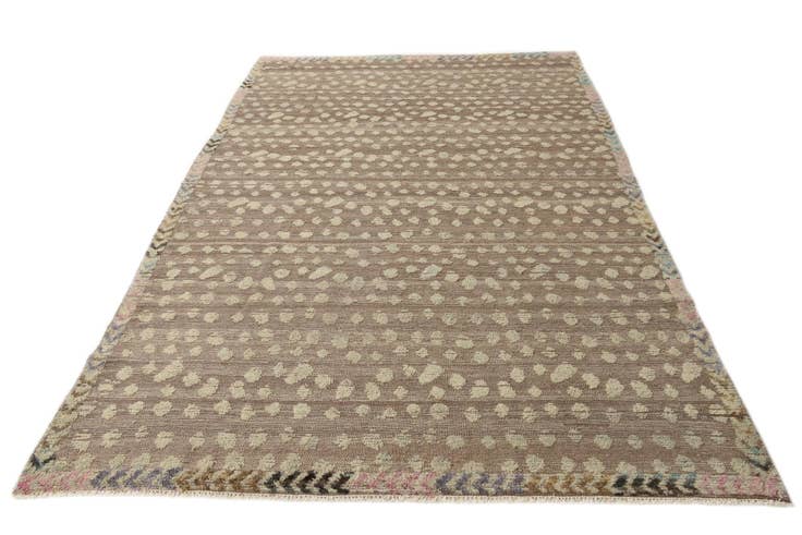 Detail image of 6' 6 x 10' Hand Knotted Darya Wool Rug