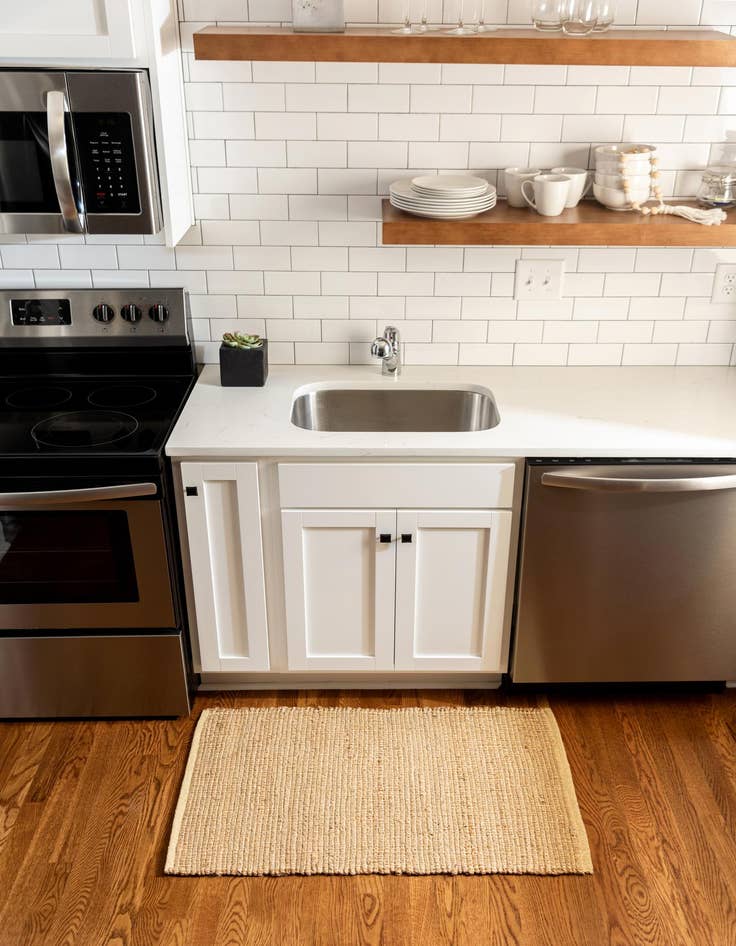 Detail image of 8' x 10' Hand Woven Gilded Jute Rug