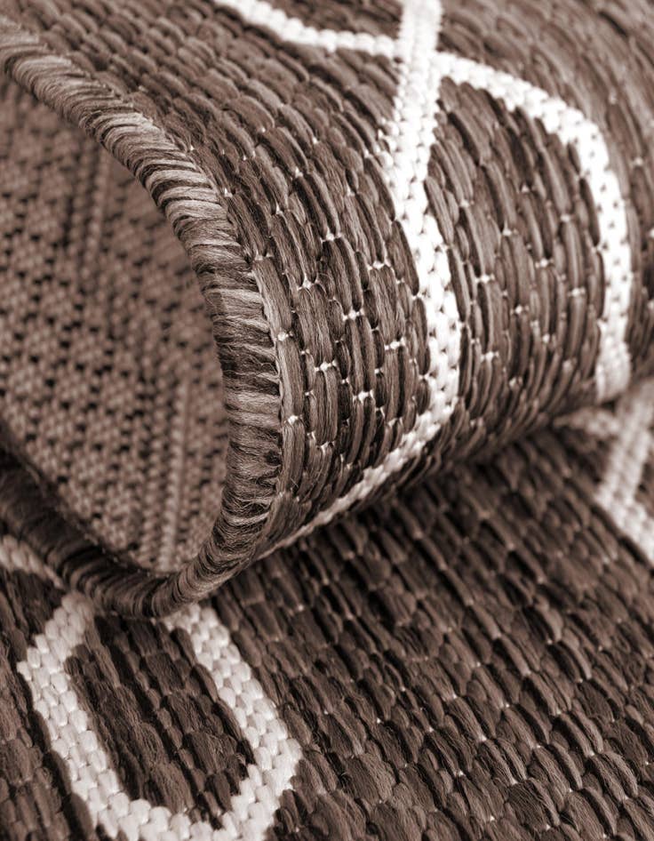 Detail image of 6' x 8' 10 Washable Lattice Indoor / Outdoor Rug
