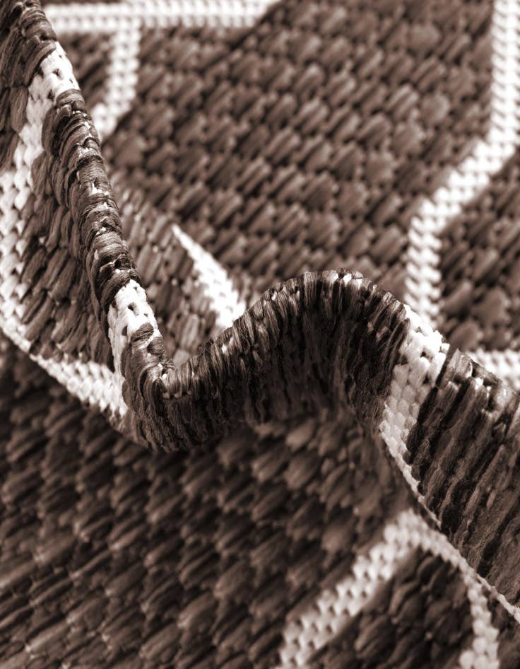 Detail image of 6' x 8' 10 Washable Lattice Indoor / Outdoor Rug